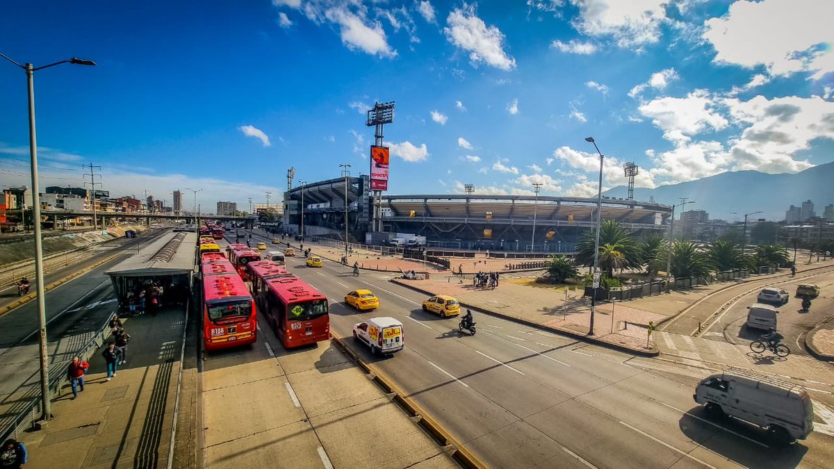 ClaudiaLopez's tweet photo. Termina gran #diasincarro en Bogotá!
+4.3 millones de validaciones en @TransMilenio, +7% que en un día hábil; 89% de ocupación en taxis, y +1millón 200mil ciclistas rodando por los +600 Km de ciclorutas y en @tembici_co.
Cero fatalidades y cerca de 1.000 comparendos impuestos.
Gran jornada!
GRACIAS BOGOTÁ!