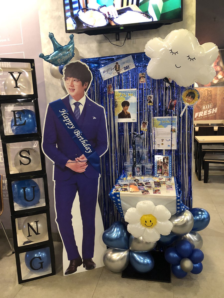 1106YES_'s tweet photo. 📣STILL AVAILABLE📣
#HappyYesungDay CAFE EVENT IN JAKARTA @shfly3424 💙✨

 🗓️ 2023/08/23-2023/09/30
📍@wingstop 
FX SUDIRMAN, 1ST FLOOR
⏰ 10AM-10PM
💰IDR 120.000,- NET [ONLY CASH]
WILL GET SPECIAL SET MENU &amp; GOODIES (TC APPLIES)

#Yesung #예성 #イェソン #SuperJunior #슈퍼주니어 https://t.co/HBw4ck7B0m