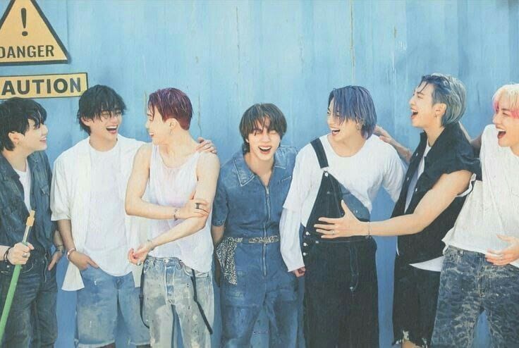 Team7Paradise's tweet photo. Cuando se sientan tristes recuerden la primera canción oficial que bts creó para ARMY - 2!3!

"Gracias por creer en alguien como yo, por soportar las lágrimas y las heridas. 
Gracias por convertirte en mi luz, por convertirte en esa flor en el momento más hermoso de la vida." 🌼+ https://t.co/oPLUzl9GMb