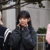 포즈 주문 
1. 걸크러쉬하게 
2. 섹시하게
3. 청순하게
4. 귀엽게
---->다 귀엽게 아니였나요...?