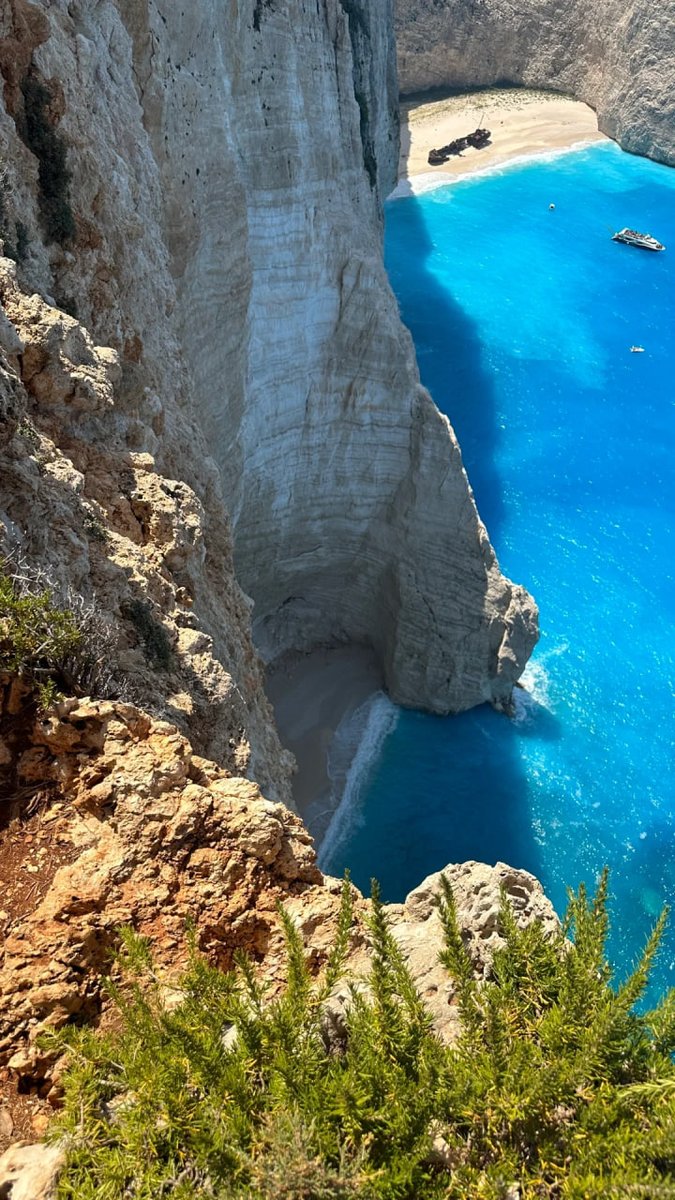 denkaimawan's tweet photo. The beauty of Shipwreck Bay is predetermined in the mind countless times it is beautiful but the moment the head out of the cliff will still wow I once doubted that I was on Earth to see this scene😍😍 https://t.co/0LEE7iTQ11
