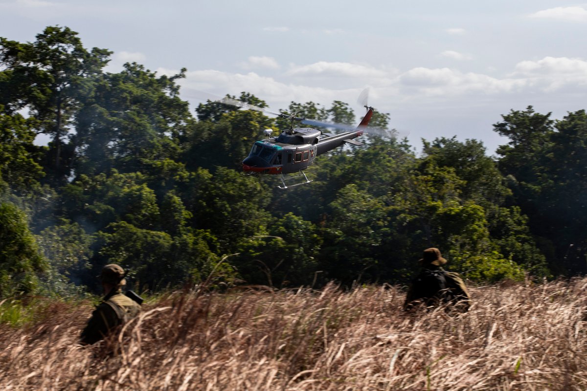 AustralianArmy's tweet image. #AusArmy soldiers from 3 RAR conducted a combined arms assault serial with the Papua New Guinea Defence Force on Exercise Wantok Warrior 💥 The exercise is part of Olgeta Warrior, a series of annual training activities in PNG 🇦🇺 🇵🇬 

#OurPartners #PNGDF