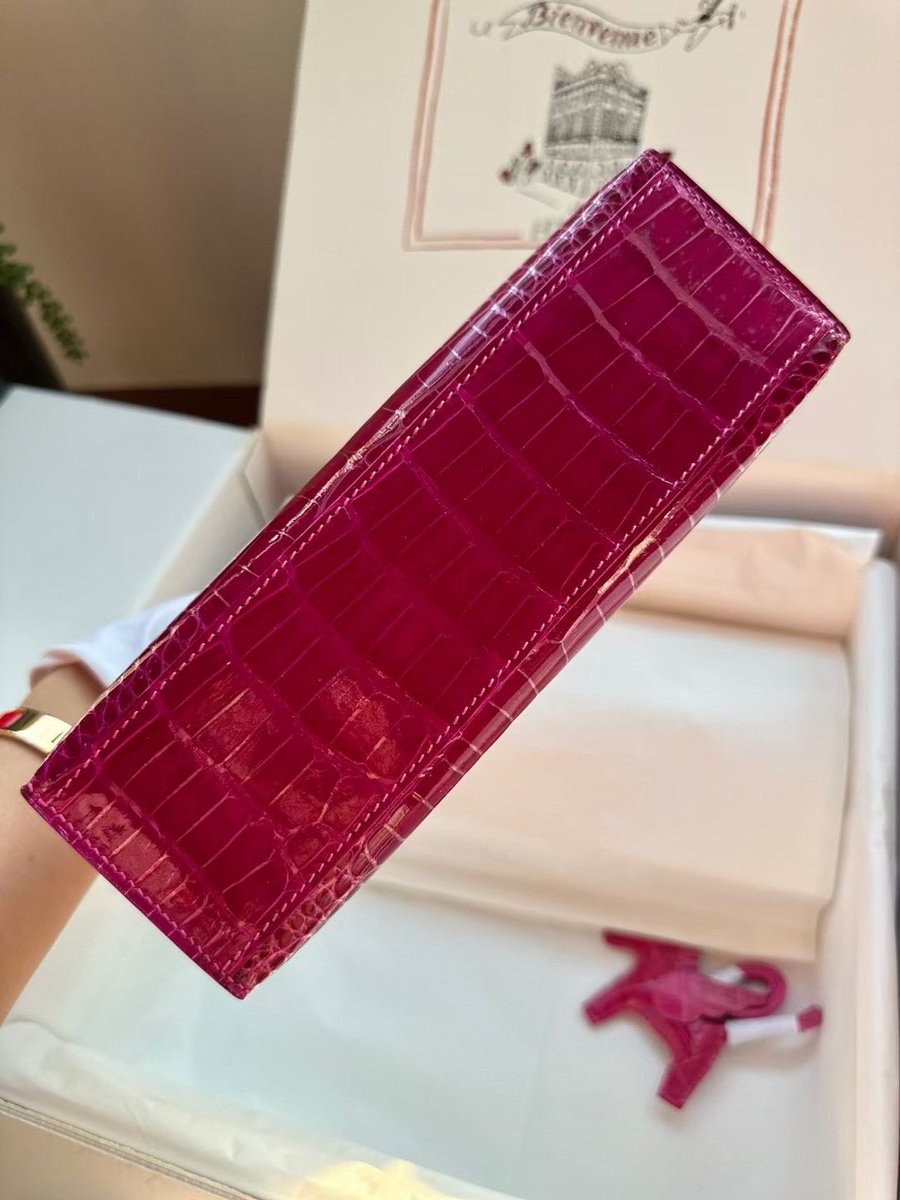 Exotic_Lin's tweet photo. In stock!!

Kelly Pochette 22cm mini kelly

Alligator bright square ◾️

Arabian Nights Purple https://t.co/UqbGJw7NnV