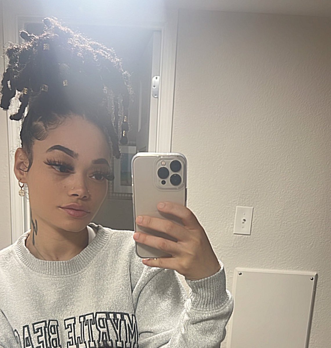 Realericarayne's tweet image. 🥂