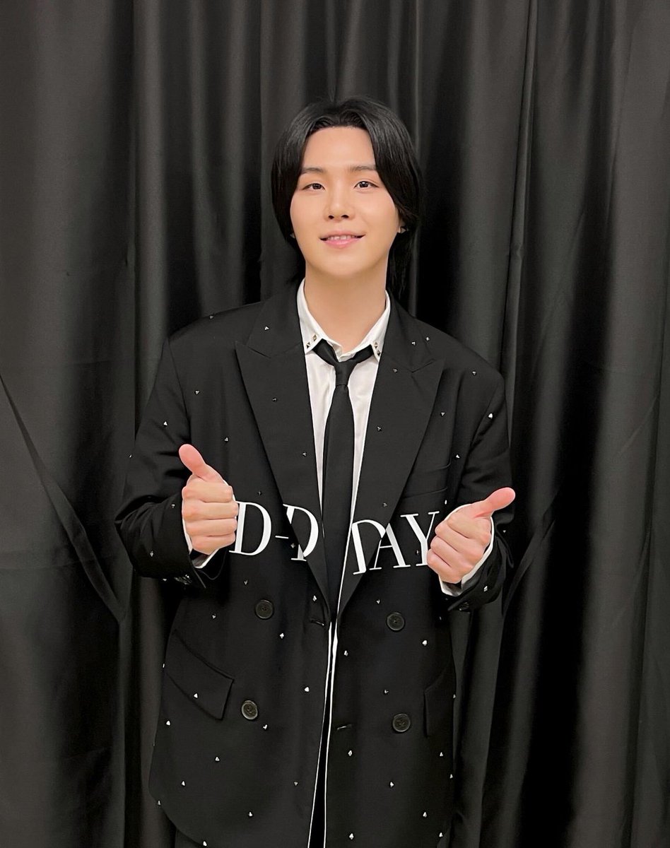 📝 K-media | SUGA dari BTS akan memulai wajib militer, fandom mendukungnya dengan donasi.

Pada tanggal 22, "SUGA Supporters" memberikan donasi sebesar 10.000.000 krw ($7.473) kepada Gfoundation (CEO Park Choongkwan) dengan hati yang tulus untuk memberikan dukungan bagi SUGA yang