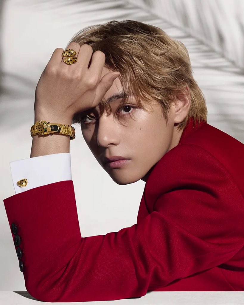 VOGUE JAPAN tweet media