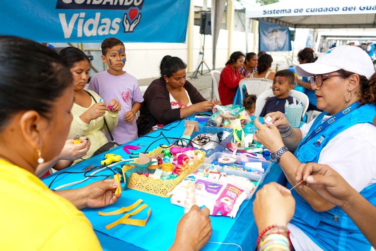 DEECO_Guayas's tweet image. #CuidandoVidas ❤ atendió a las cuidadoras del cantón #SantaLucía 
Con los servicios de bienestar para las familias guayasenses 
Contamos con la visita del alcalde Ubaldo Urquizo, @PrefGuayas 
@marcelaguinaga 
#GuayasSeMueve al cuidado