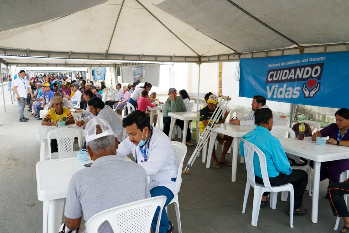DEECO_Guayas's tweet image. #CuidandoVidas ❤ atendió a las cuidadoras del cantón #SantaLucía 
Con los servicios de bienestar para las familias guayasenses 
Contamos con la visita del alcalde Ubaldo Urquizo, @PrefGuayas 
@marcelaguinaga 
#GuayasSeMueve al cuidado