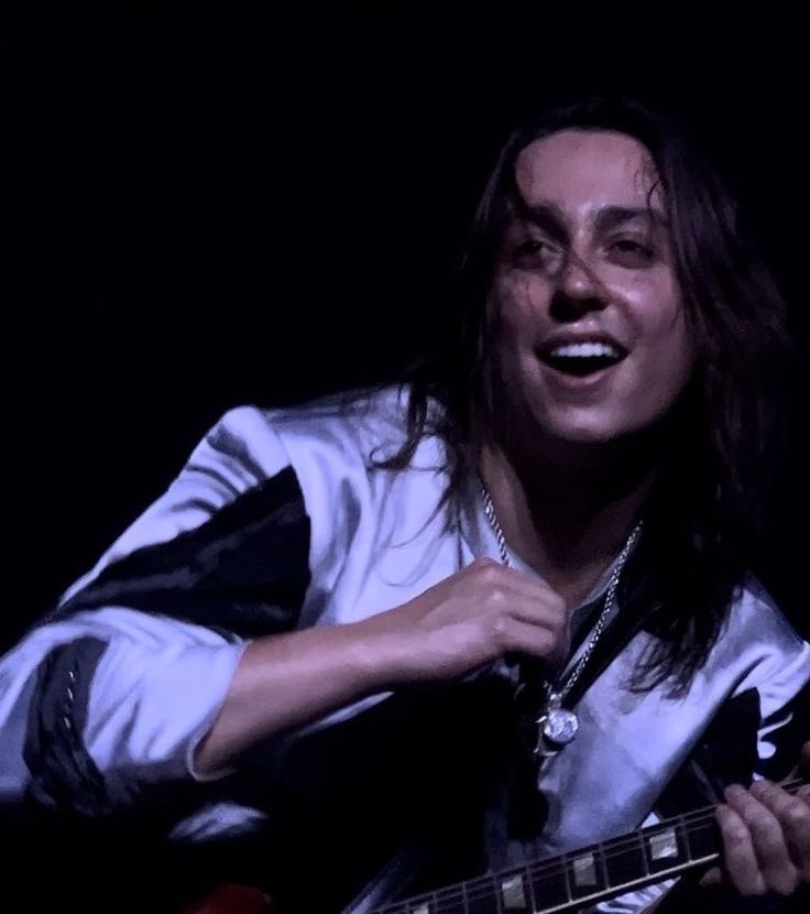 sarah ✺ tweet media