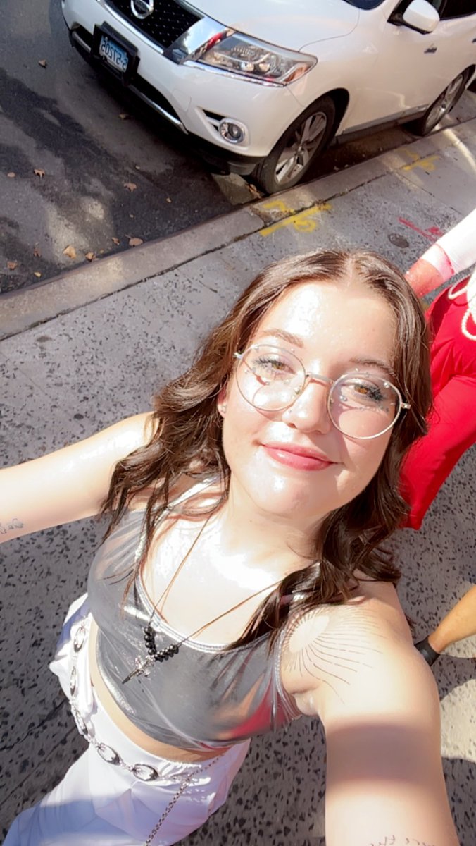 sarah ✺ tweet media