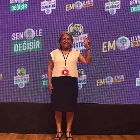 EzilenlerinHB's tweet photo. Müvekkilimiz Hacer Elçin, itirafçı tanık Onur Demir’in beyanları gerekçesiyle gözaltına alındı. Evindeki arama işleminde bilgisayarına ve telefonuna el konulan müvekkilimiz Maslak Jandarma Komutanlığı’na götürülüyor. https://t.co/qQ9RqYbE68