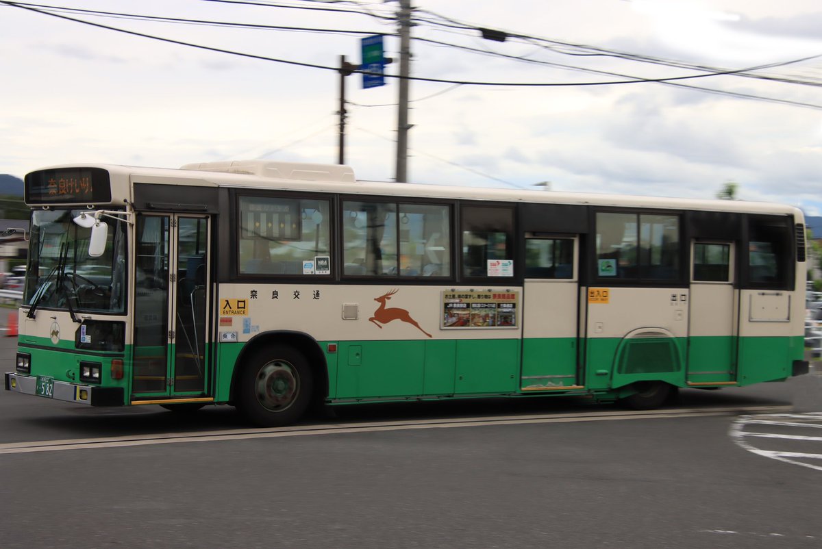 奈良交通
KC-HU2MPCA
奈良22き582

今日の奈良けいりんシャトルバスは582によって代走？されました