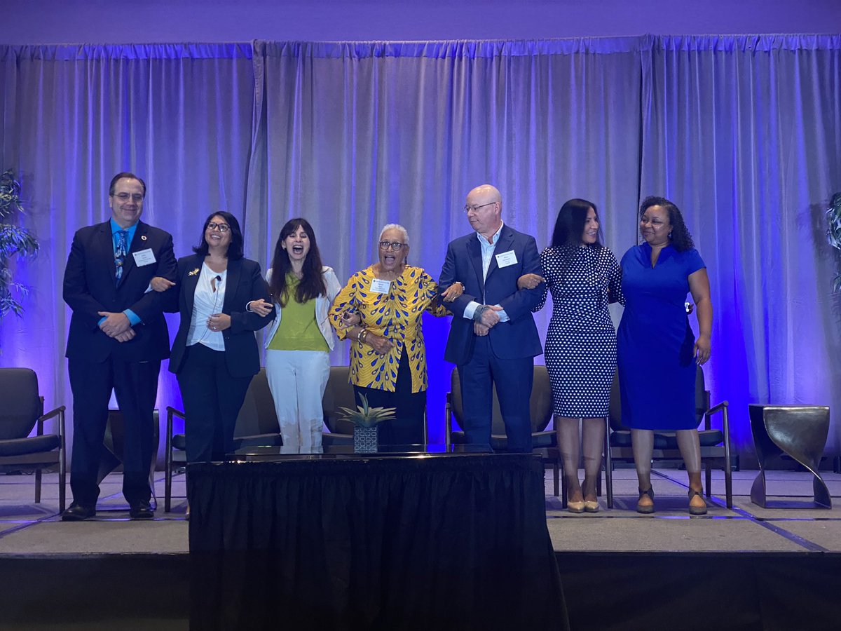 Jen Zellet tweet media