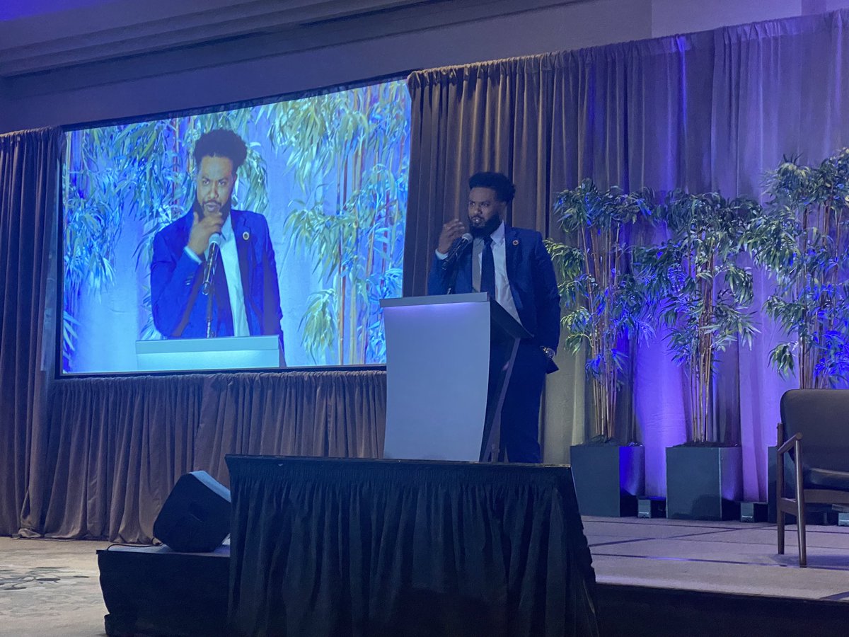 Jen Zellet tweet media