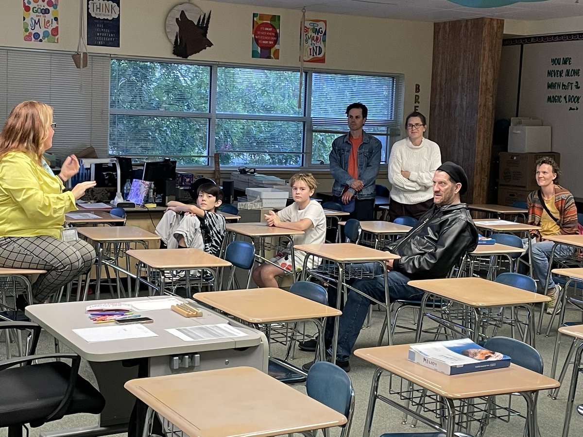 EPS_EvergreenMS's tweet photo. It was wonderful to see so many families tonight at Back to School night. Lots of great conversations about students and their learning. #EvergreenStrong #alwaysatimberwolf @EverettSchools @EPS_Region2 @DrIanBSaltzman https://t.co/15pEM75Wys