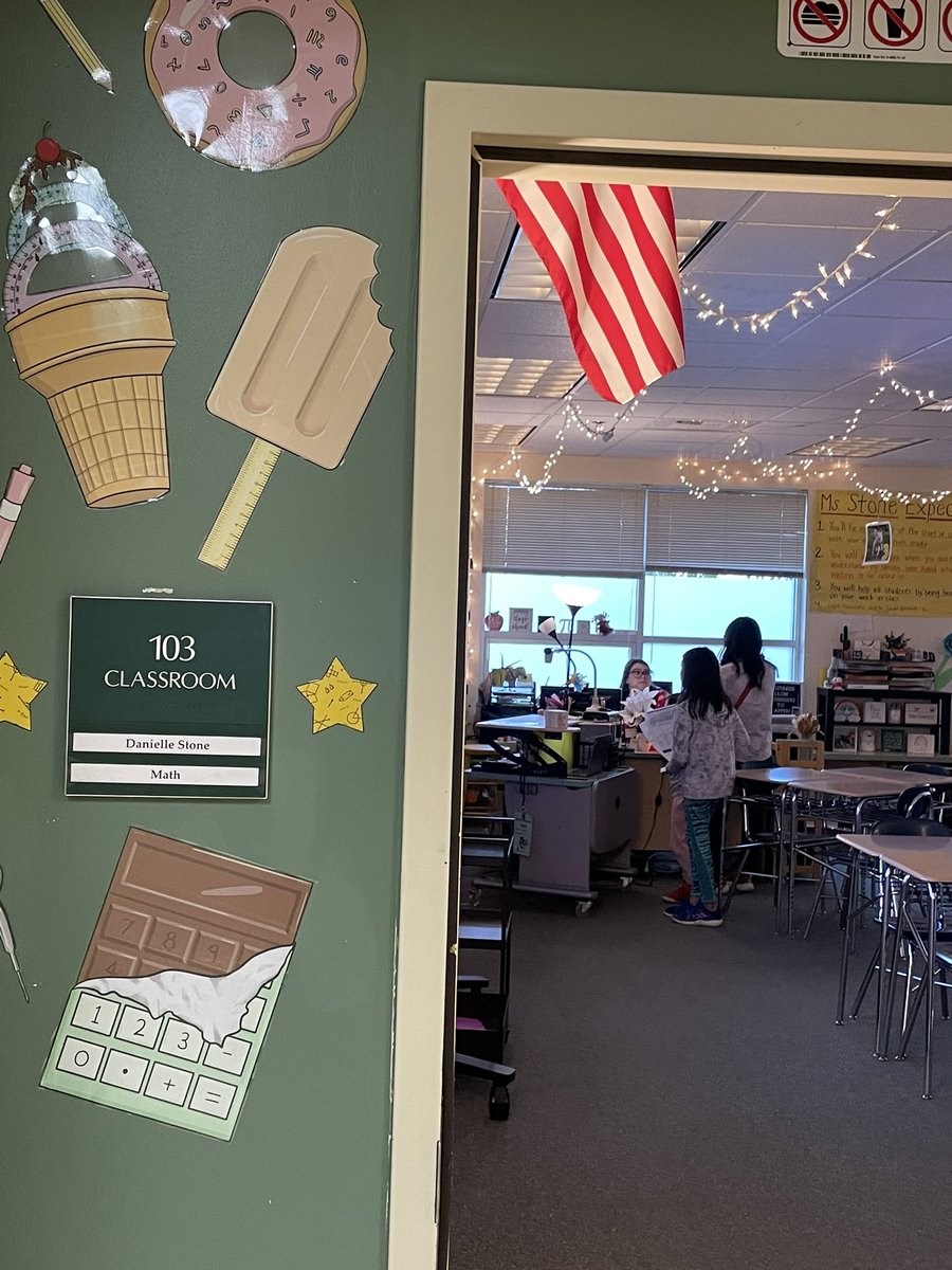 EPS_EvergreenMS's tweet photo. It was wonderful to see so many families tonight at Back to School night. Lots of great conversations about students and their learning. #EvergreenStrong #alwaysatimberwolf @EverettSchools @EPS_Region2 @DrIanBSaltzman https://t.co/15pEM75Wys