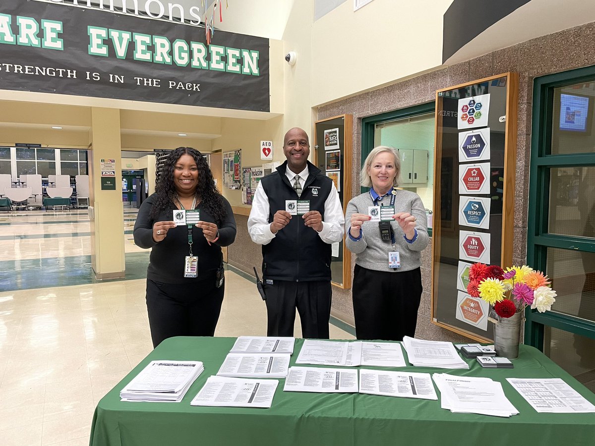 EPS_EvergreenMS's tweet photo. It was wonderful to see so many families tonight at Back to School night. Lots of great conversations about students and their learning. #EvergreenStrong #alwaysatimberwolf @EverettSchools @EPS_Region2 @DrIanBSaltzman https://t.co/15pEM75Wys