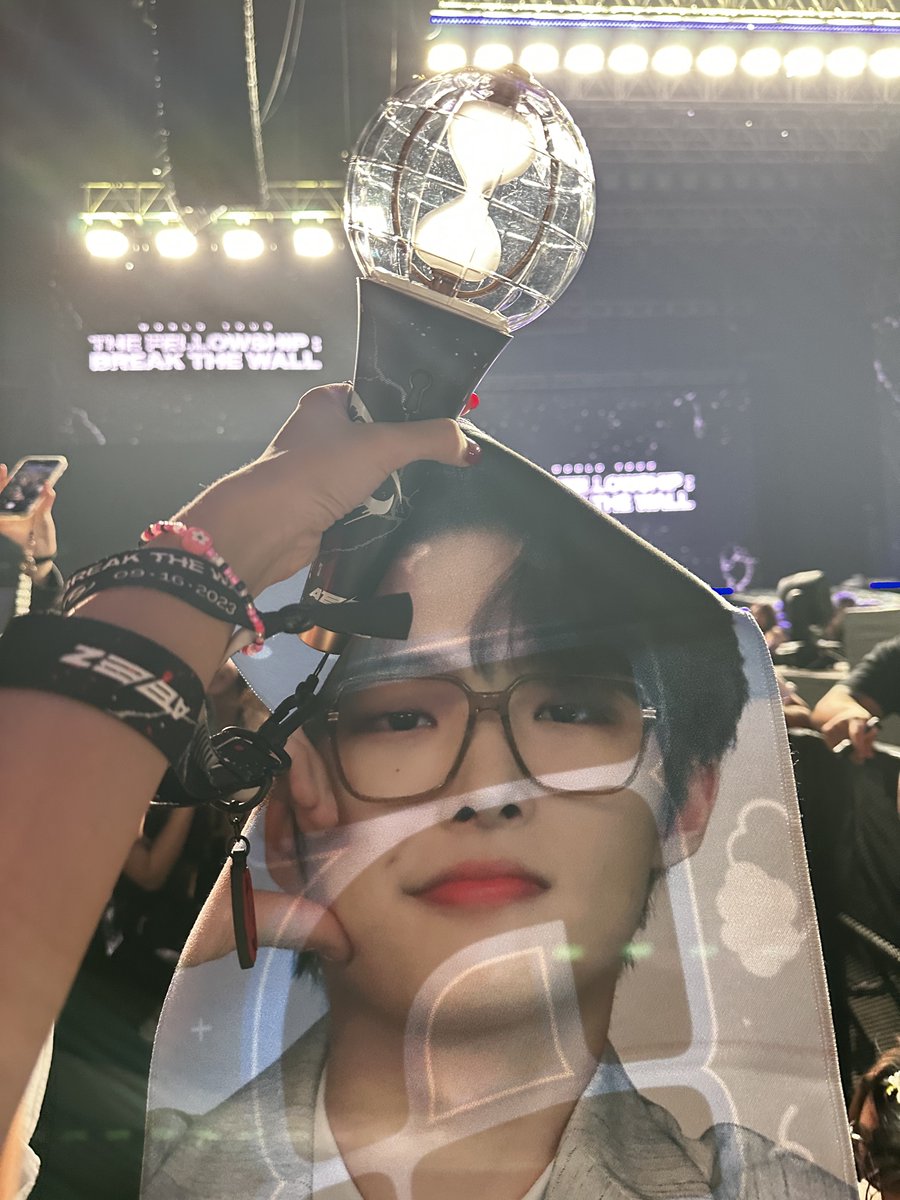 mingkicart's tweet photo. 2022                                  2023
KPM2                                BTW Manila
VIP Standing                  Vip Standing SC

here's to more memories with you, my ateez 🧡 https://t.co/rJGrWjxveS