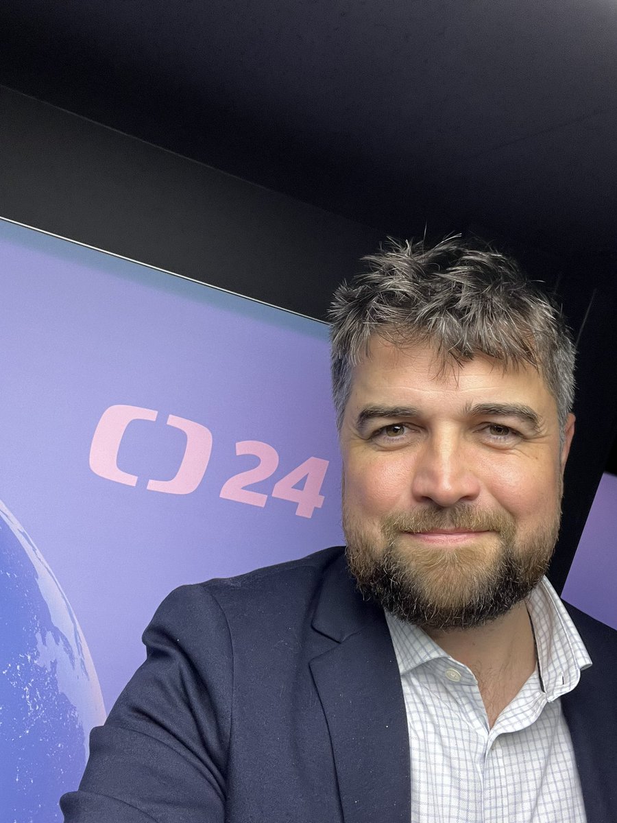 V 6:50h budu mluvit o něčem, co vůbec nikoho nezajímá a nikdo se na to jako první nezeptá, když mu člověk řekne, že je mineralog 🙂 #diamanty