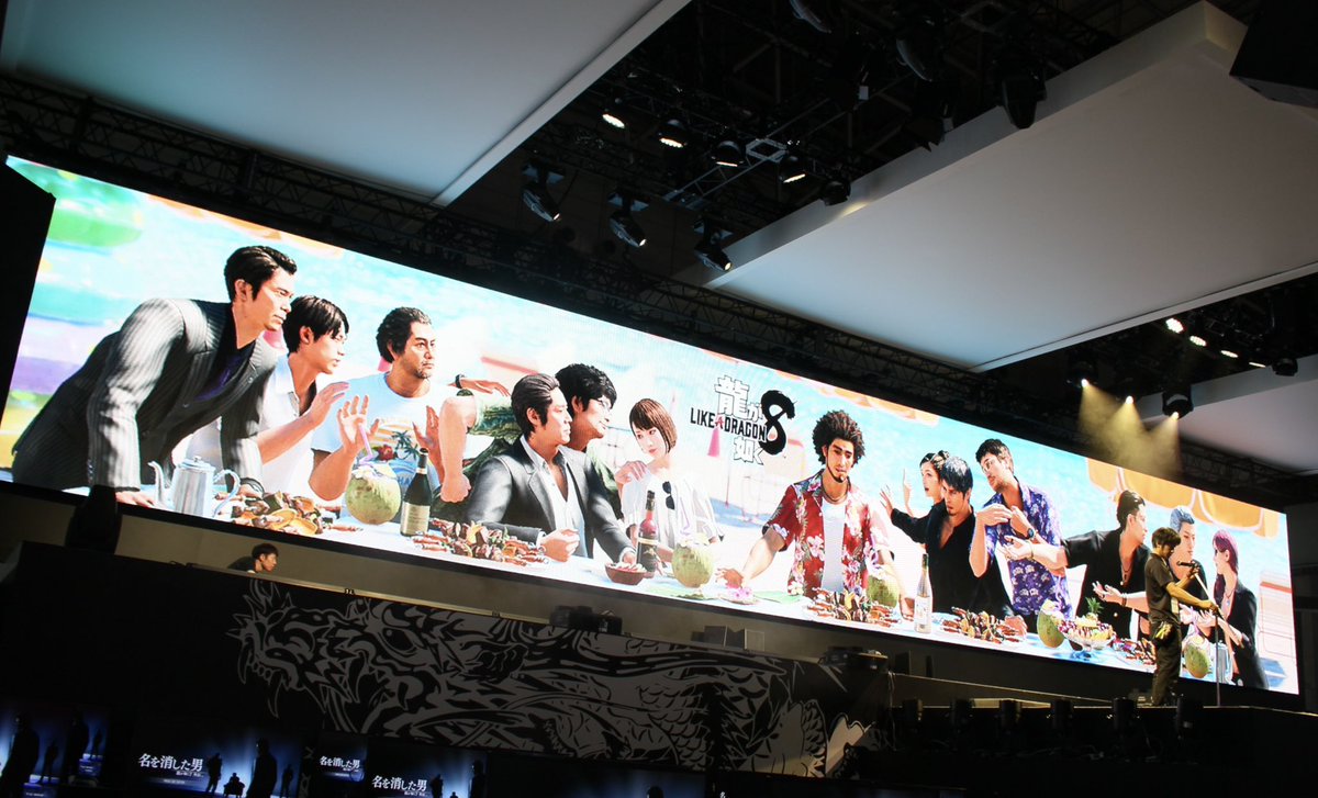 SEGA_OFFICIAL's tweet photo. セガアトラスブースの大型ビジョンでは『龍が如く８』も表示されています。よく見ると…？

#龍が如く８　#セガTGS2023 https://t.co/x3xmiTHjsb