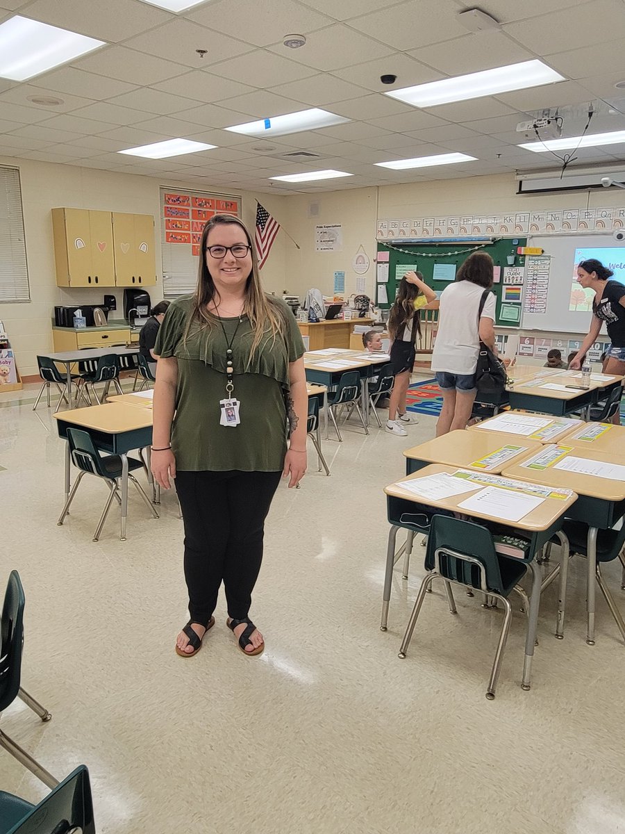 Cahillmomof6's tweet photo. We are pumped and ready for Open House @Proud2BeAtPride We can't wait to see all our lions! #PrideIsThePlaceToBe #OnlyAtPride #WatchUsGrow #OneFamily #VCSOpenHouseNight https://t.co/AAP2RgMfly