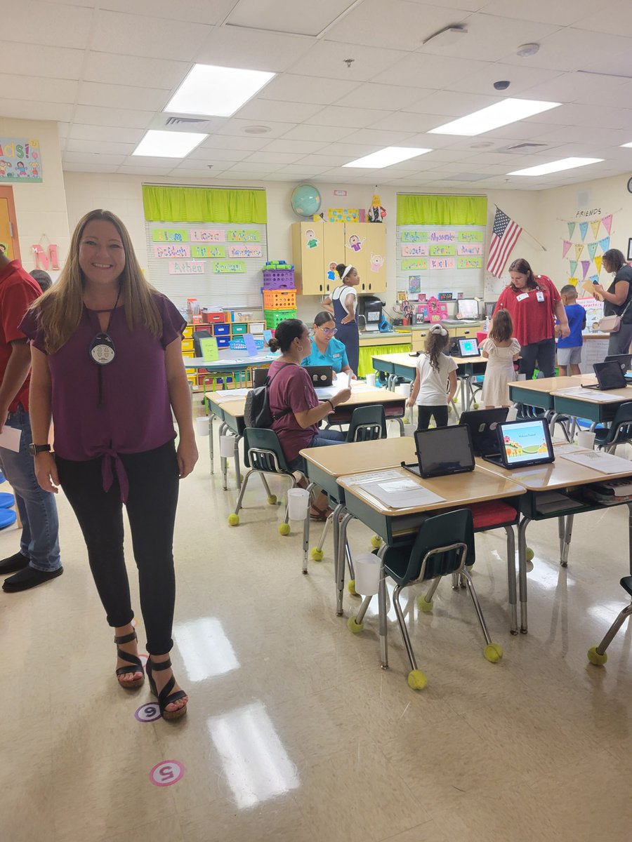 Cahillmomof6's tweet photo. We are pumped and ready for Open House @Proud2BeAtPride We can't wait to see all our lions! #PrideIsThePlaceToBe #OnlyAtPride #WatchUsGrow #OneFamily #VCSOpenHouseNight https://t.co/AAP2RgMfly