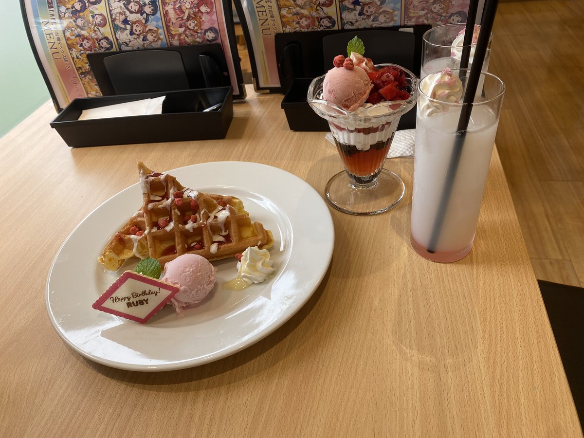 ruby_9210's tweet photo. ルビィ⌒ﾟ( ･ω･)ﾟ⌒生誕
1日遅れですがお祝い出来て幸せ(  ´˘`  ) https://t.co/jNRyNNw5S3