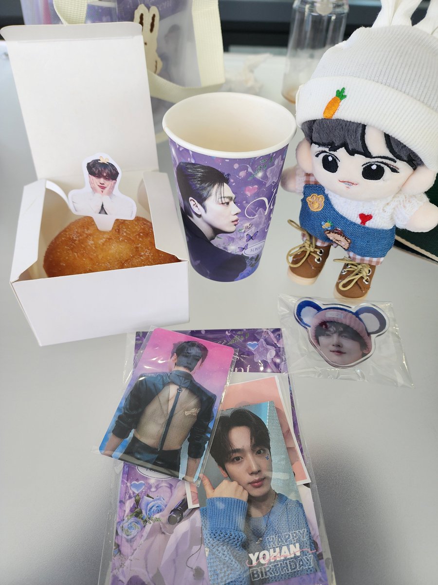 rabbit_line24's tweet photo. 까페 버퍼링
공간이 넓어서 찬찬히 구경하고 여유있게 즐길수 있어요 요하니 야구복 입고 사진도 찍고
#김요한 #yohanday #kimyohan https://t.co/nDnrIEz0uY