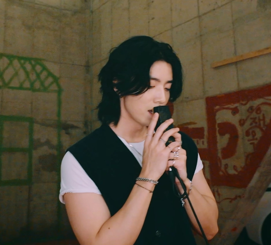 Hwiyoung_USA's tweet photo. SO AWESOME! #Hwiyoung's first digital single #Drive5 is nominated for the #MVP Song of #TokyoFM's Pop-K 10 Friday in #Japan.☺️

* Rewards
☑️A trophy &amp; PR news from Tokyo FM
☑️Promo via Tokyo Shin-Okubo Vision for 7 days
☑️Vote HERE: https://t.co/EHg9I3pOnS

#휘영 #フィヨン #SF9 https://t.co/s69uQf45PM
