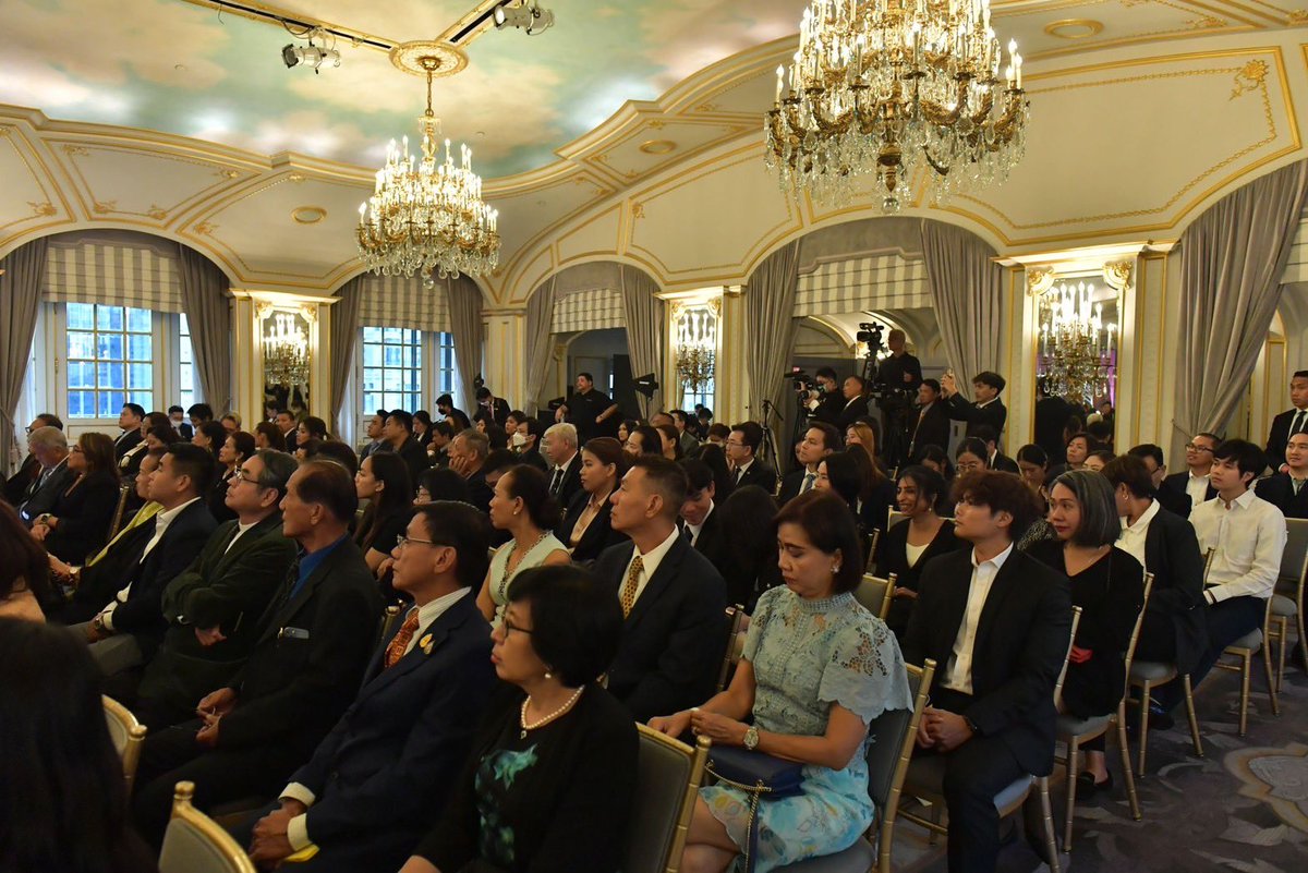 🇹🇭PM <a href="/Thavisin/">Srettha Thavisin</a> met Thais living in New York, w/ online broadcast to Thai diaspora across #US🇺🇸, highlighting TH’s goal to lead in int’l affairs while spearheading proactive econ diplomacy. Also emphasized importance of strengthening Thai communities abroad. (21 Sep 23)