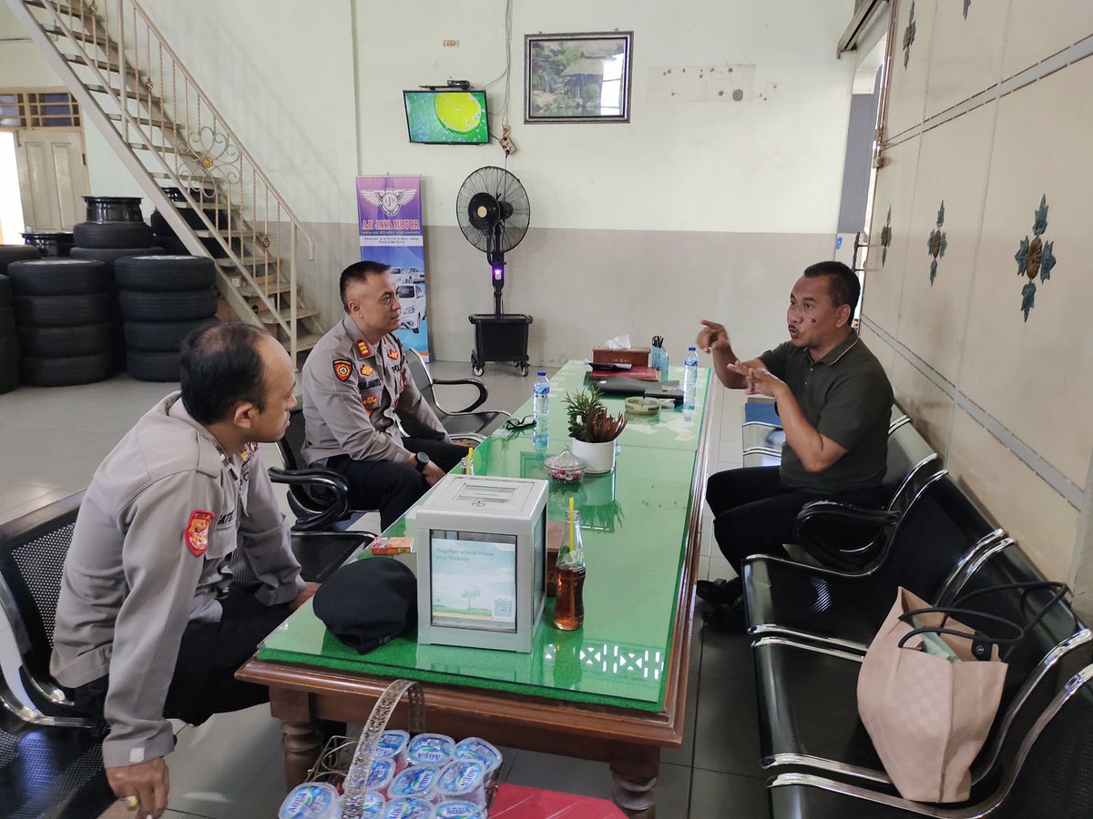 Kapolsek Blora dalam giat sharing Kamtibmas bertatap muka dengan tokoh masyarakat 

m.facebook.com/story.php?stor…