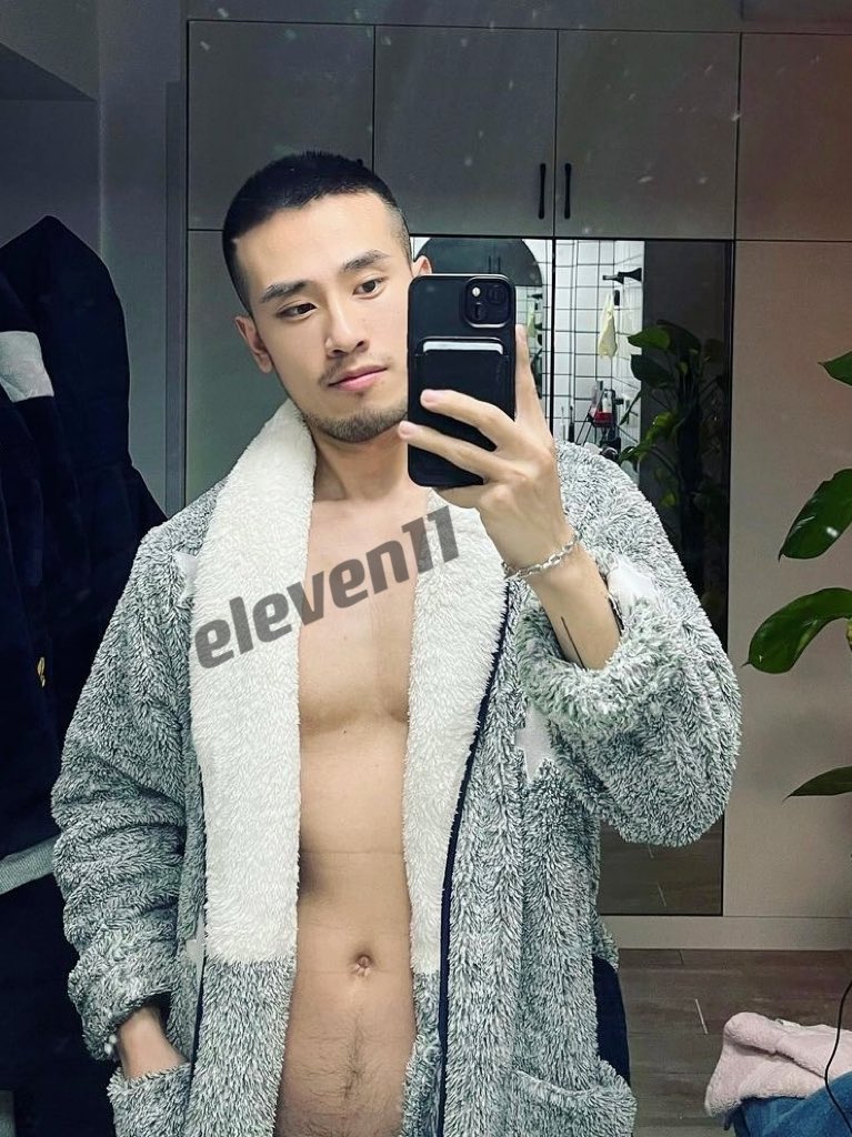 站了太久，都忘了自己在等什么~