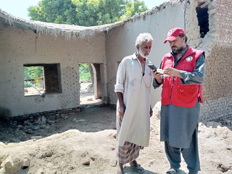 PRC_official's tweet photo. Pakistan Red Crescent teams conducting relief efforts in District KSK, Tehsil Naseerabad, UC Mian Dad Chinjni, and villages Soni Joi and Shaikh Form, Allah Rakhyo Jalbani.
#PRCSCares #CommunitySupport #FloodInPakistan https://t.co/612ty7sMYi