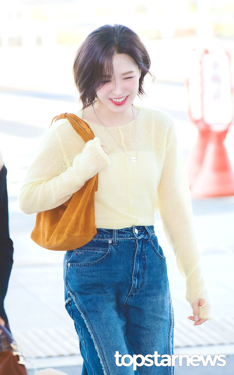 TSN_PHOTO's tweet image. 레드벨벳(Red Velvet) 웬디, ‘오랜만의 콘서트 출국 해피니스 미소’ (인천공항출국패션) [HD포토] #웬디 #레드벨벳 #RedVelvet #인천공항 #출국 #입국 #프리뷰 topstarnews.net/news/articleVi… &amp;lt;- Original Photo