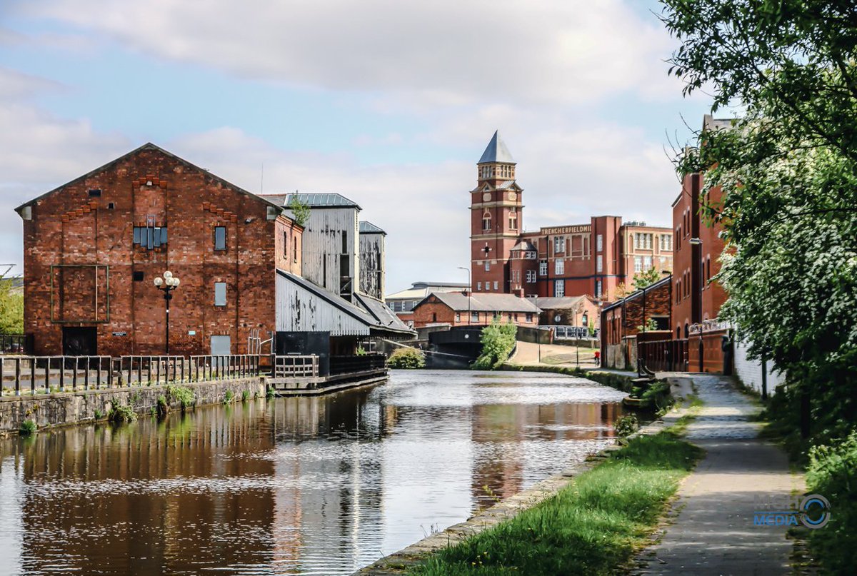 mgh_media's tweet photo. The Leeds Liverpool canal makes its way past Wigan Pier and Trencherfield Mill, an iconic image of the industrial past that still plays a big part in the town.

For this and lots more > 🌐https://t.co/Dk1aidFPAD

#history #heritage #art #artist #photographer #wigan #northern https://t.co/OSNAuysmZR