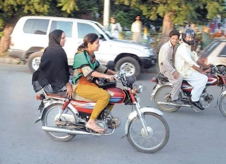 NarainSindhi2's tweet photo. بیمار ذہنوں کو خود مختار عورتیں بد کردار نظر آتی ہیں۔۔
منقول https://t.co/EK5AyWjEsv