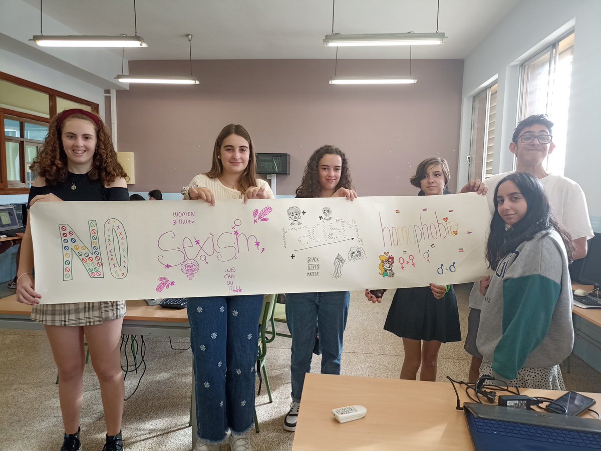 Estamos de enhorabuena🎉 Nuestro colegio ha ganado dos premios de vídeos en la 8ª edición del eMove un FESTIVAL ESCOLAR Y UNIVERSITARIO DE LAS ARTES AUDIOVISUALES en el que han participado colegios e institutos de toda España. #emovefestival #creatividad #ODD