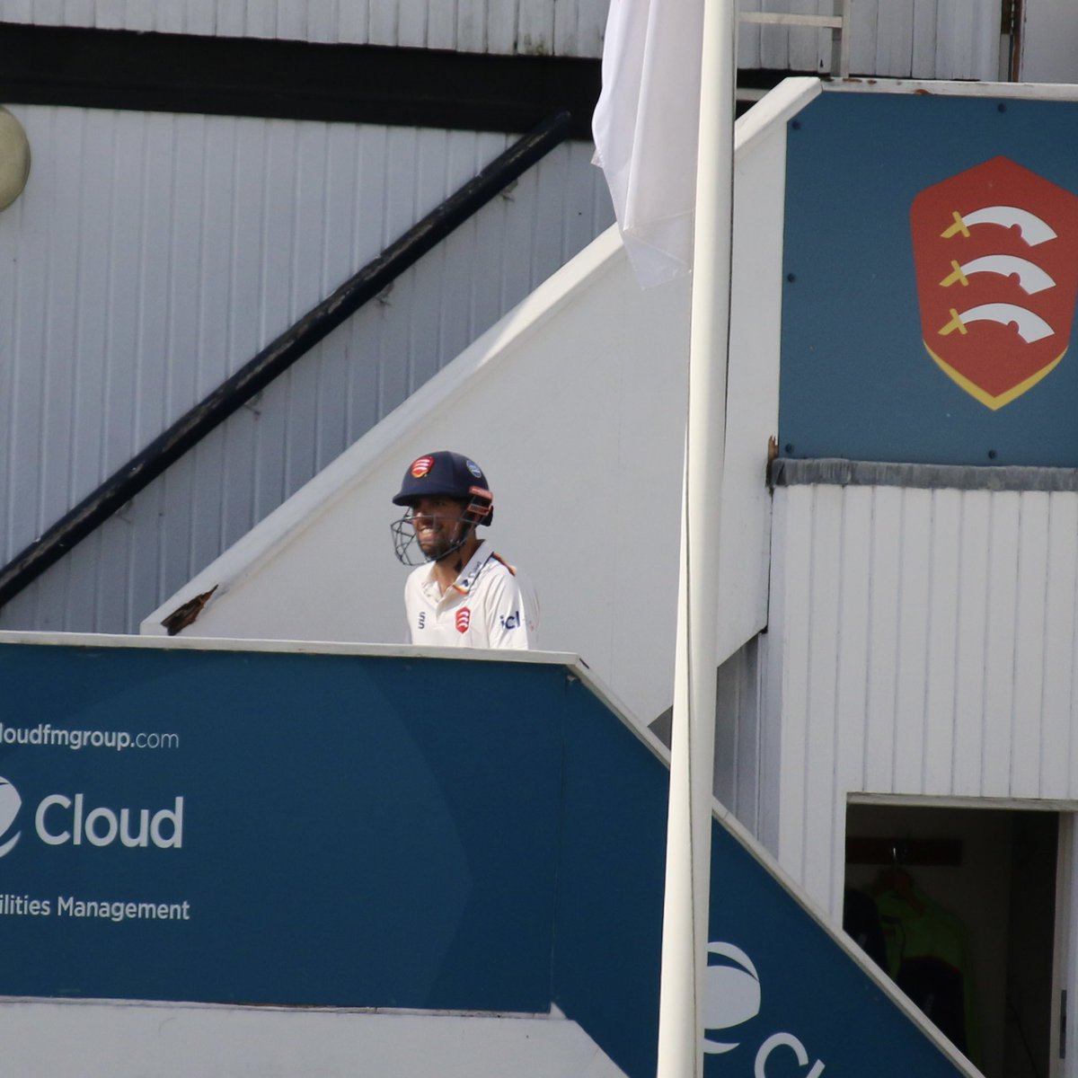 An old cricketer leaves the crease. Alastair Cook, caught behind for 16 in potentially his final innings at Chelmsford. This post will look daft when he signs a new deal for 2024… #EssvHam #countycricket