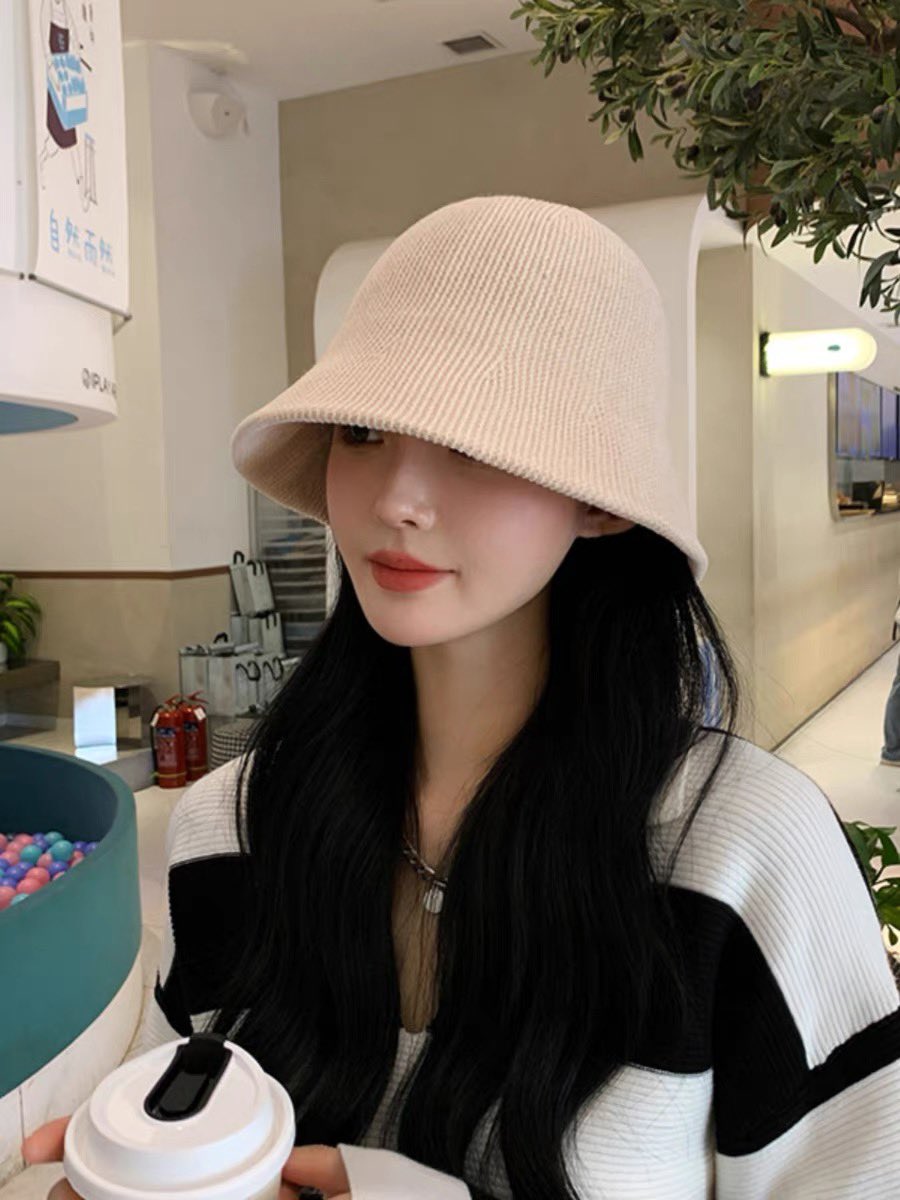 Rafstore4's tweet photo. เชื่อเหอะ..หมวกใบนี้ใส่แล้วน่ารักเพิ่มขึ้น 1000% ใครใส่ก็สวย รอดหมดทุกคน แล้วคือทรงนี้กำลังดังเลย ในวันที่ไม่แต่งหน้าไม่ทำผมแค่ใส่หมวกใบนี้ก็เอาอยู่มากๆ แล้วดูดีด้วย ราคาก็ร้อยนิดๆเอง;-; https://t.co/tx4CLeODj7