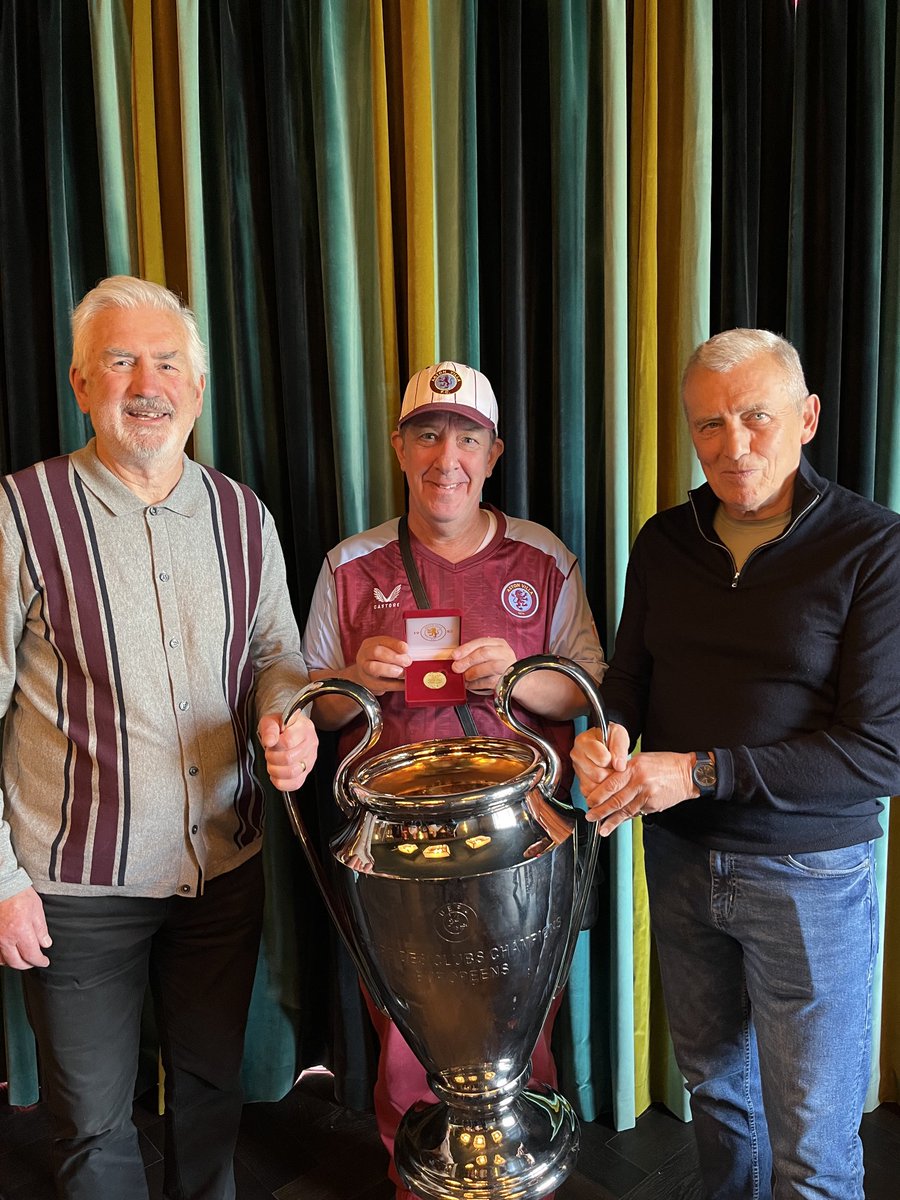NIGELPARSONS1's tweet photo. At the BOX Brindley Place with these 2 Legends Dennis Mortimer and Tony Morley.😀👍⚽️❤️ https://t.co/Y69kc8HgAk