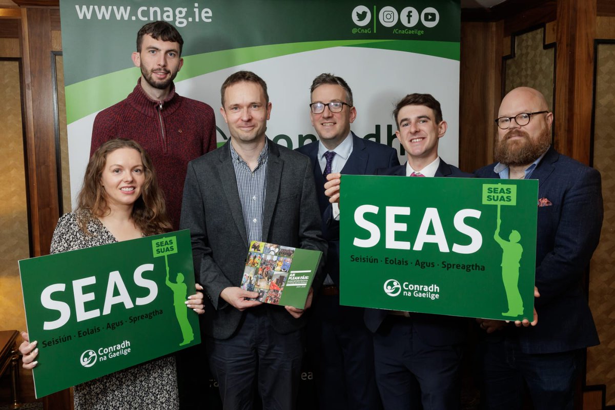 Gaeloid's tweet photo. Bhí deis ag baill foirne Gaeloideachas bualadh le Teachtaí Dála ag #SEAS23 le @cnag agus ceisteanna tábhachtacha a phlé, ina measc:
🌀 #Gaeilge4All
🌀 An ghéarchéim earcaíochta
🌀 Tacaíocht do na naíonraí
🌀 Naíonra, bunscoil, agus iar-bhunscoil a bheith ar fáil do gach duine https://t.co/pkYNXiyheB