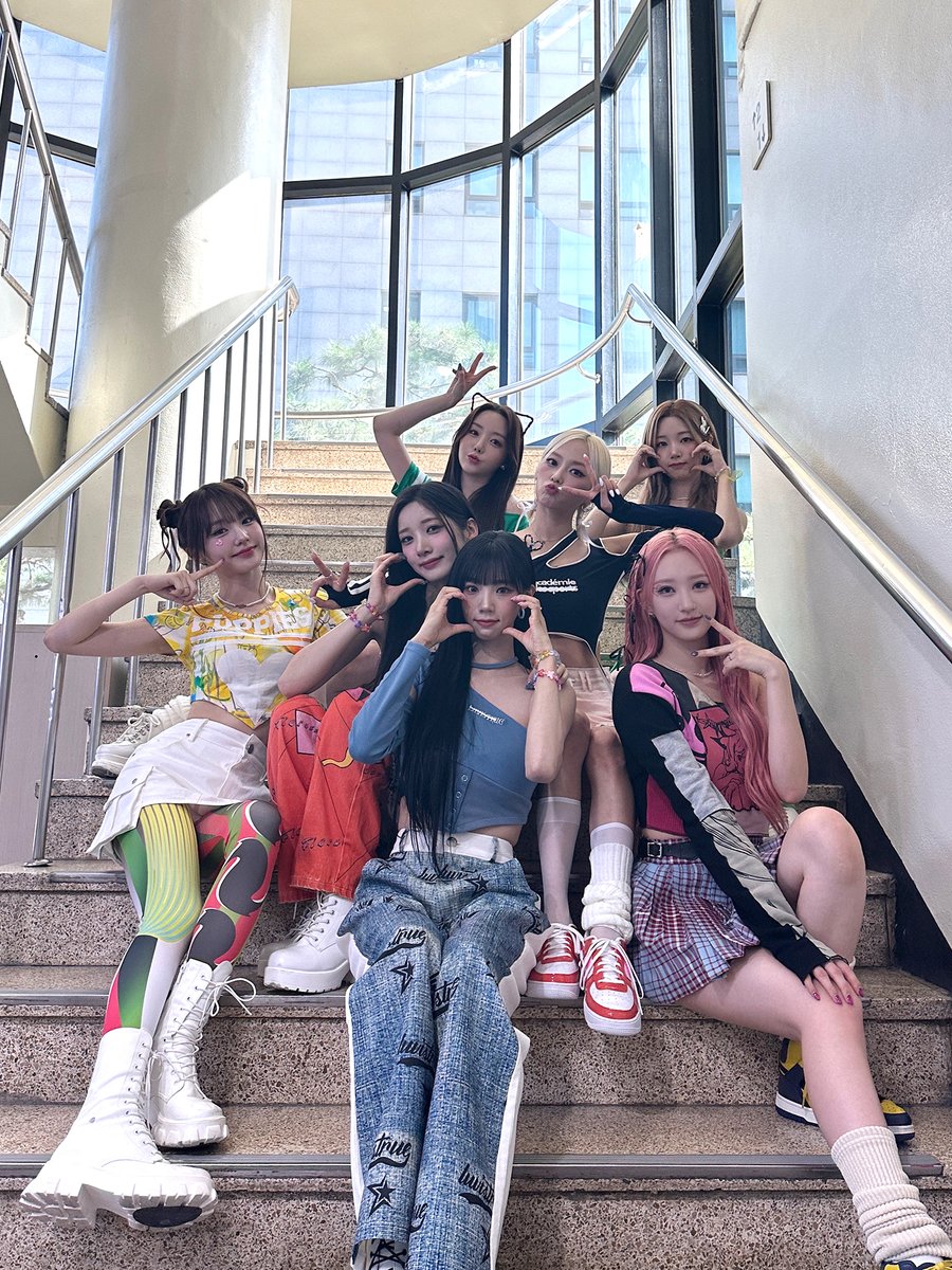 [📸]

230922 KBS <뮤직뱅크>

매일 계속 될 CHEEKY CHEEKY!
EL7Z U와 함께여서 더 행복해💕

#EL7ZUP #엘즈업 #CHEEKY
#CHEEKY_빨리모여_지금여기