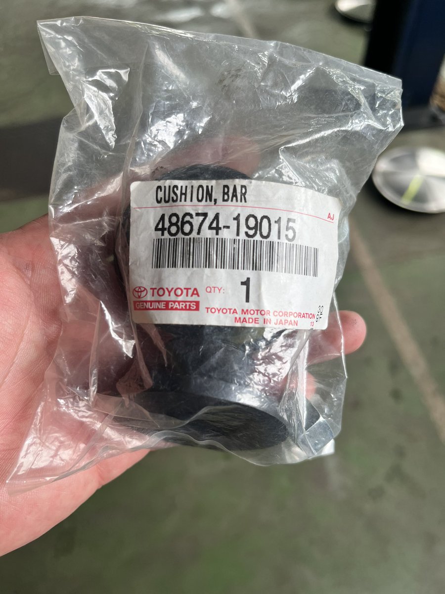 mekabucco's tweet photo. ついでに、コイツも交換しました❗️
今じゃ新品出ませんからね笑
最初で最後の交換かな🤣

#kp39
#パブリカピックアップ
#車検整備
#新品部品はストックのみ https://t.co/1R04yl0Lw4