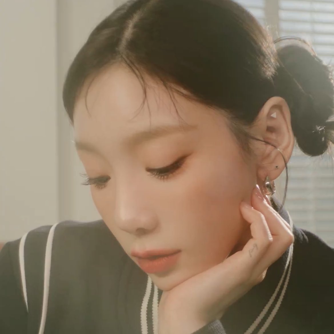 ถ้าได้หน้าที่จดชื่อคนคุยทุกคนในห้องคงคุยสะบัด อยากให้เธอเขียนชื่อเราอ่า