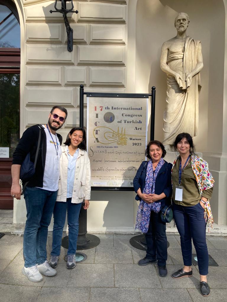 ozan_hetto's tweet photo. 17 th International Congress of Turkish ART, 2023, Warsaw. 
Prof.Dr. Gülgün Köroğlu,  Doç. Dr. Sevinç Gök, Sedef Öztürk Hetto and Ozan Hetto. https://t.co/EF3hjjRuAj