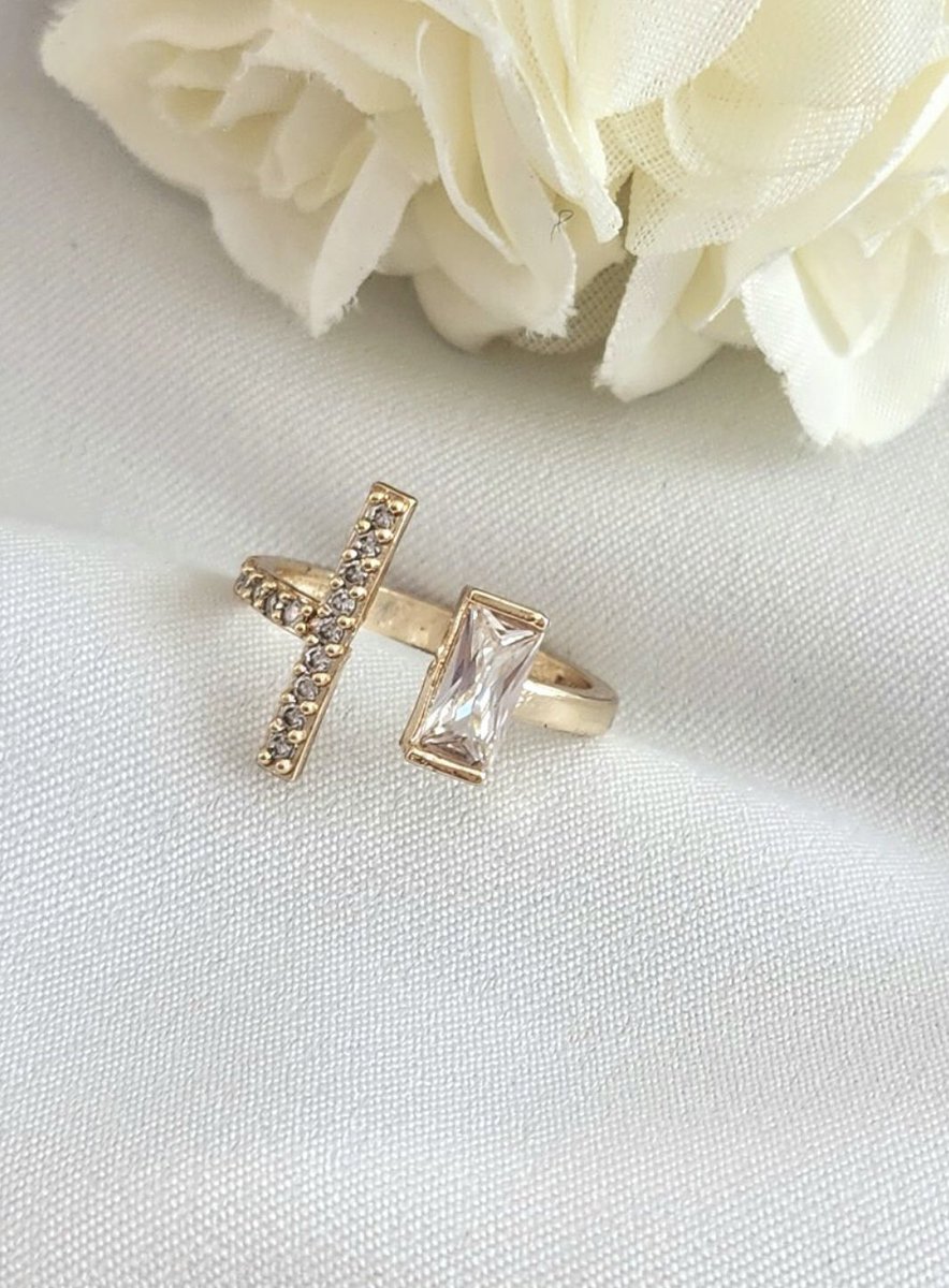 ❤️ Farklı  ve şık tasarımlarla parmaklarınıza ışıltı katmaya hazırmısınız ?
✅Yüzük modelleri : ayarlanabilir ölçü 
En uygun fiyatlarla !
Ürün çeşitliliği ve satın almak için web sitemizi ziyaret edin . 
🌐enuygunhersey.com
#yüzük #yüzükmodelleri #trendyüzükler  #yüzüktrend