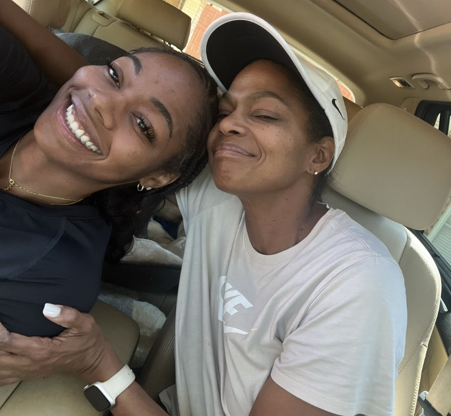 Collier Family tweet media