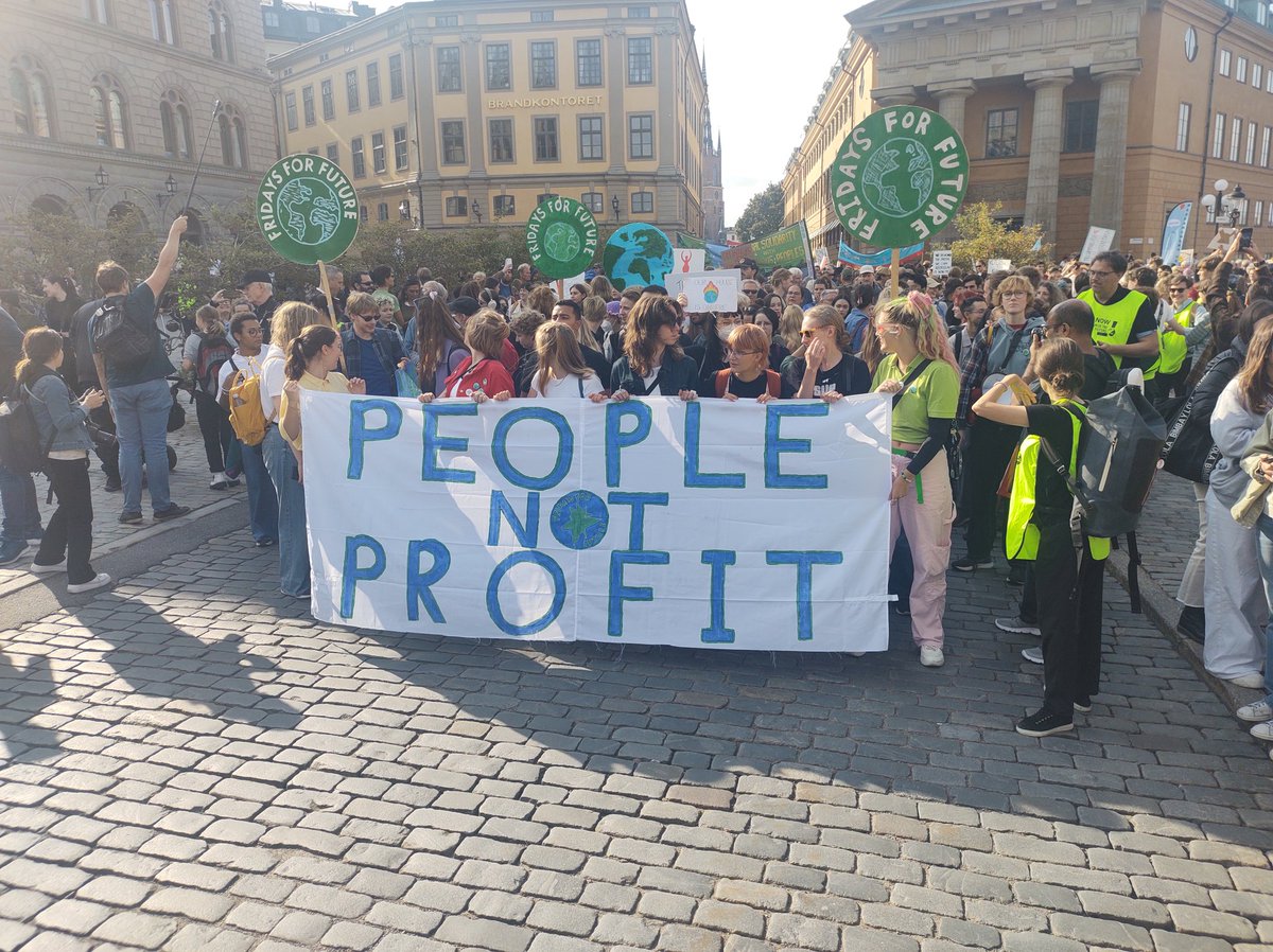 guldfiske's tweet photo. Nu börjar klimatstrejken tåga. https://t.co/ZNlkJ7hLbN