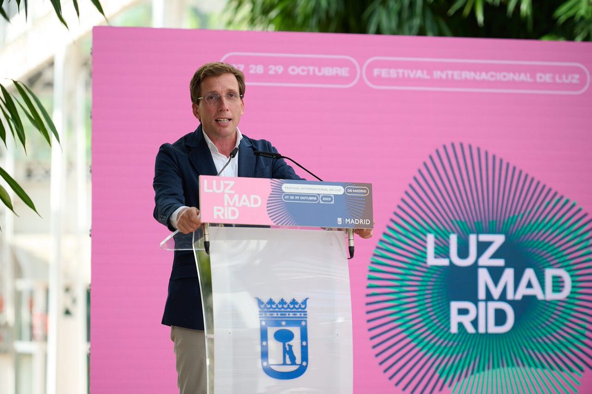 📢#Madrid se llenará de luz durante el último fin de semana de octubre con el festival internacional #LuzMadrid.

✅El alcalde ha presentado la 2ª edición de este evento que contará con más de 20 instalaciones artísticas repartidas en 4 zonas de la ciudad. informate.madrid.es/9cgo91
