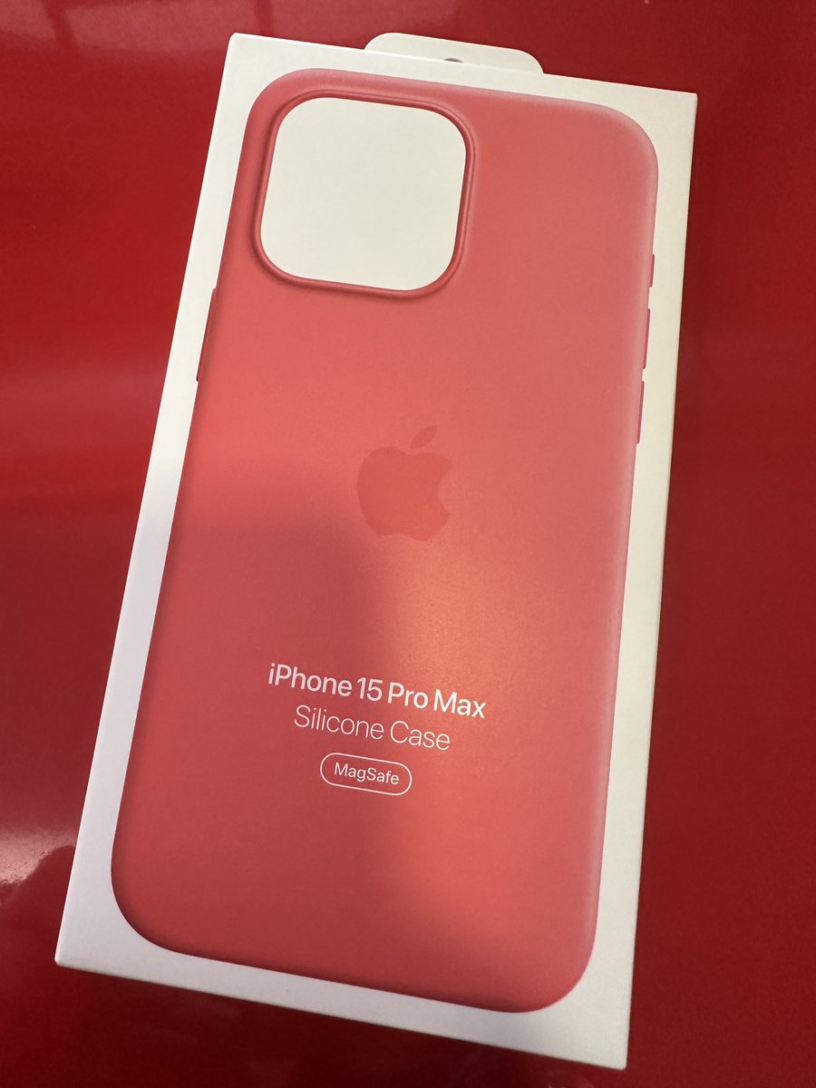 daisyenroute's tweet image. Time to unbox this guava case. It’s not red. It’s not pink. It’s something in between. #iPhone15ProMax #siliconecase #Apple Full video up in my YouTube channel in a little while 📱I will also upload the unboxing of the #AppleWatchSeries9 that I got today.